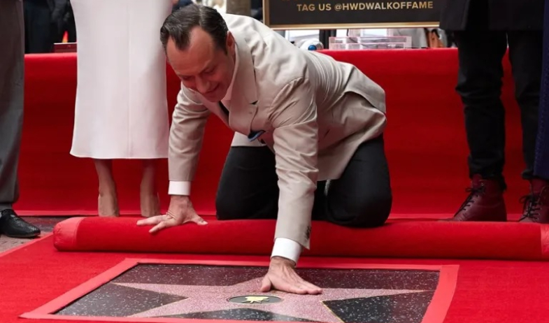 ¡En honor a sus tres décadas en el cine! Jude Law recibe su estrella en Hollywood 