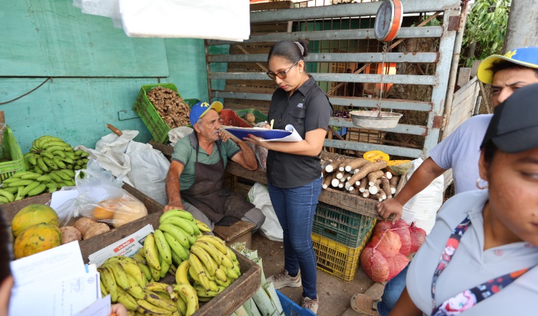 Operativo en La Chorrera desaloja a 12 vendedores por ocupar servidumbre pública 