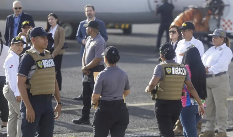 Panamá estudiará traslado de venezolanos a su país 