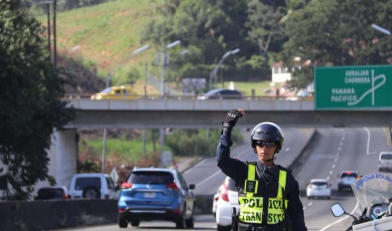 116,928 vehículos han viajado al interior del país; llaman a conducir con precaución 