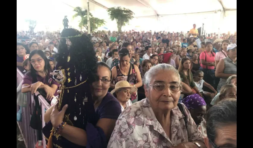 Miles de feligreses le rinden homenaje a Cristo Nazareno de Atalaya. Foto/Víctor Eliseo Rodríguez