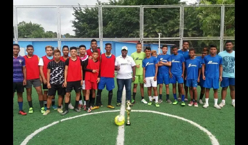 Jugadores de la academia Junior FC. 