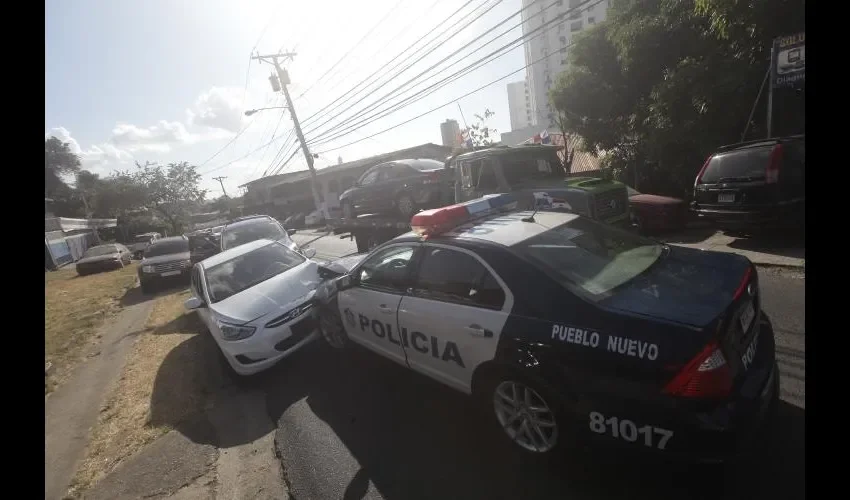 El Reglamento de Tránsito Vehicular estipula el traslado del auto en grúa si no se cuenta con una póliza de seguro. Foto: Archivo