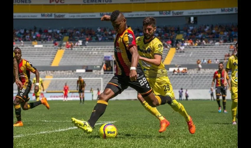 Jorlian Sánchez es jugador de los Leones Negros de la Universidad de Guadalajara.