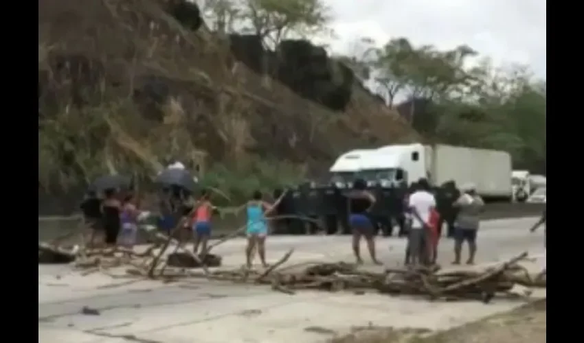 Protesta en la autopista Panamá-Colón.