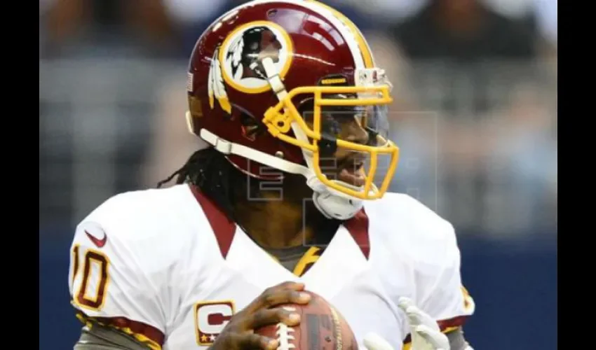 El mariscal de campo de los Redskins de Washington, Robert Griffin III.