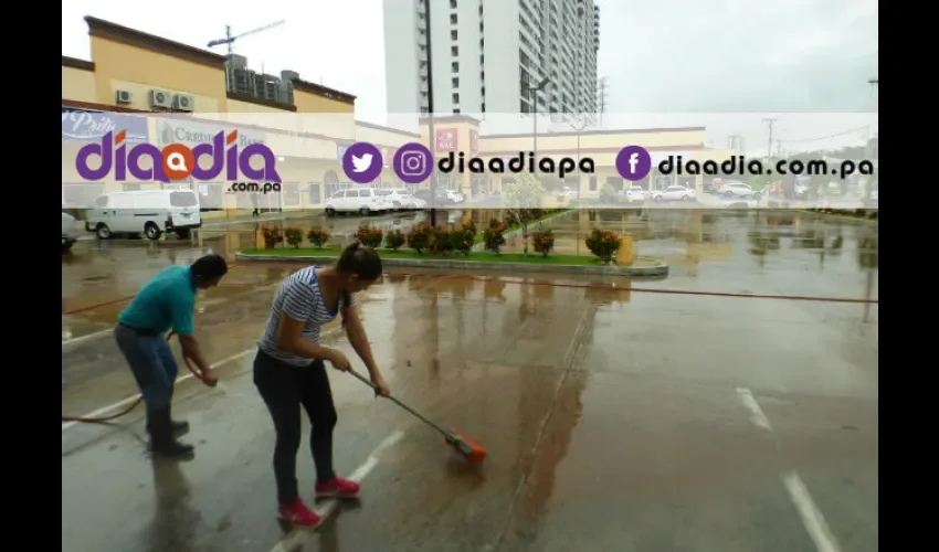 Moradores de Condado Del Rey no quieren más edificios hasta que resuelvan el problema de las inundaciones. Foto: Jesús Simmons