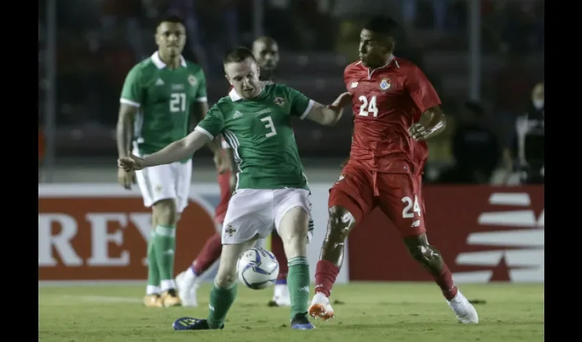 Miguel Camargo (dcha.) entró en el segundo tiempo.