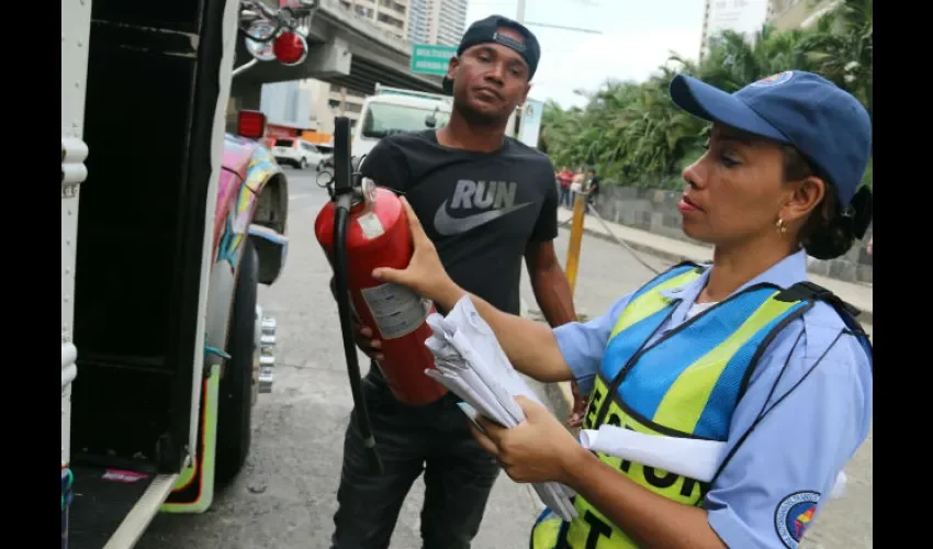 Los inspectores encontraron muchas fallas en los extintores: Foto: Cortesía