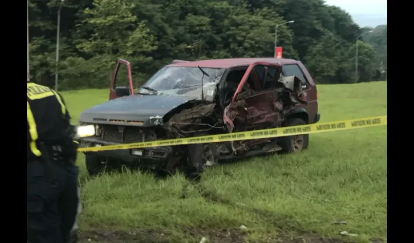 Así quedó la Nissan Pathfinder después de la colisión. Foto: @traficopanama