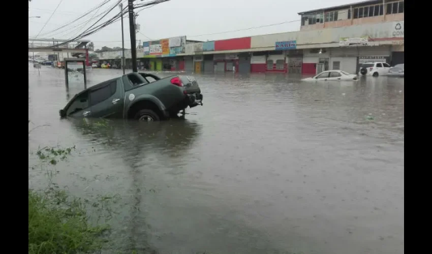 Así quedó la vía España frente a Doit Center. Foto: @traficopanama