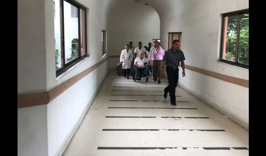 Expresidente Ricardo Martinelli trasladado del Hospital Santo Tomás. 