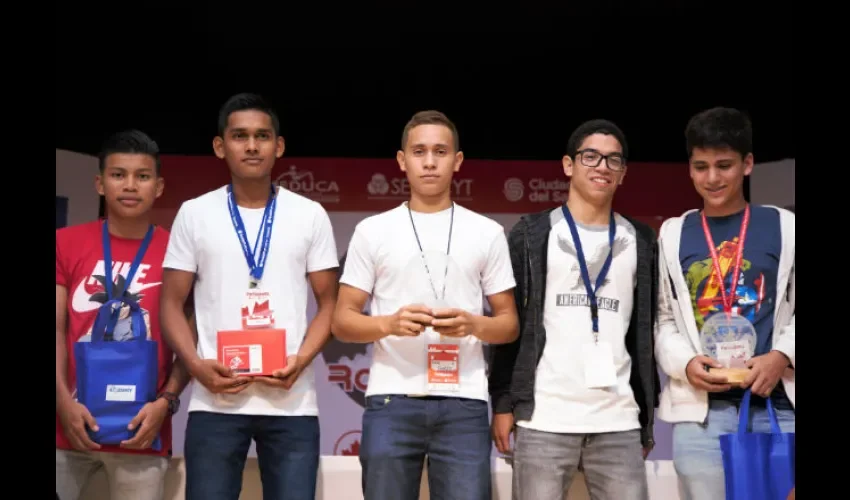 Representarán a sus escuelas y al país. Foto: Cortesía