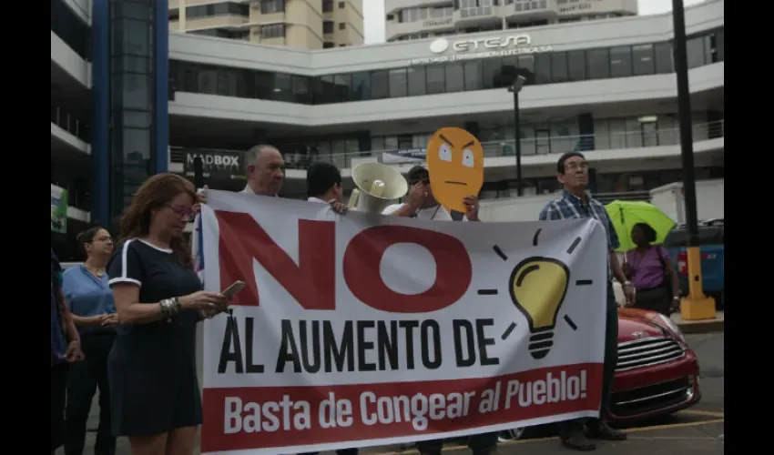 El pueblo está cansado de más aumentos. Foto: Víctor Arosemena