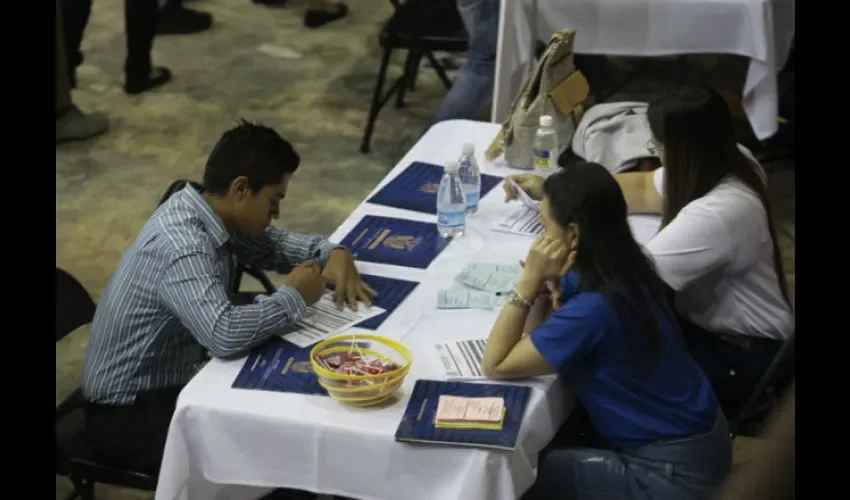 Foto ilustrativa durante una feria de empleo. Foto: Roberto Barrios. 