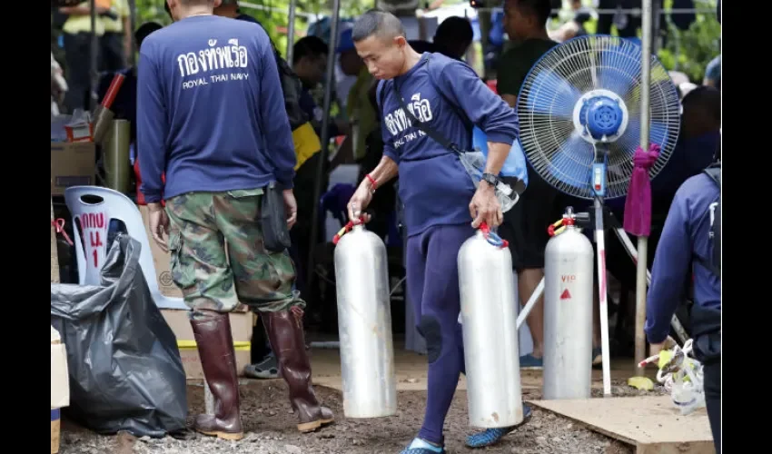 Los rescatistas están en el parque forestal   Khun Nam Nang.