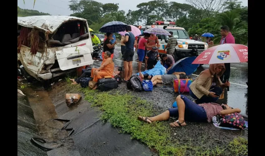 Las ambulancias no se daban abasto con tantos heridos. Foto: Cortesía