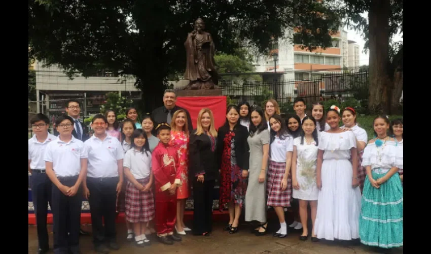 Además de recibir clases de chino mandarín, también podrán aprender Kung Fu y se les enseñará a utilizar algunos instrumentos tradicionales de la cultura china.