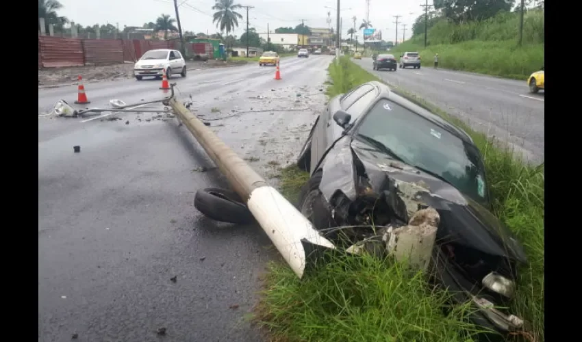 Foto ilustrativa del auto durante el accidente. 