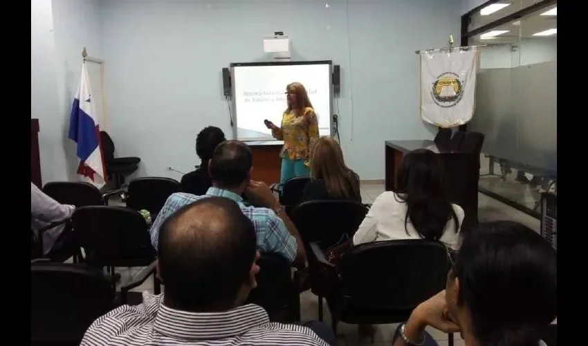 El taller está dirigido a  los Coordinadores del Programa de Adulto a nivel de los Centros de Salud. Foto: Cortesía