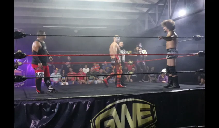 El duelo entre Carlito Caribbean Cool, Karcamo, King SheMc y Crush fue el principal del evento./GWE