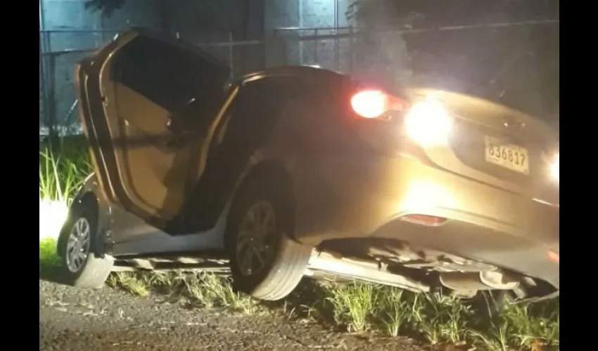 El auto quedó encendido. Foto: Cortesía