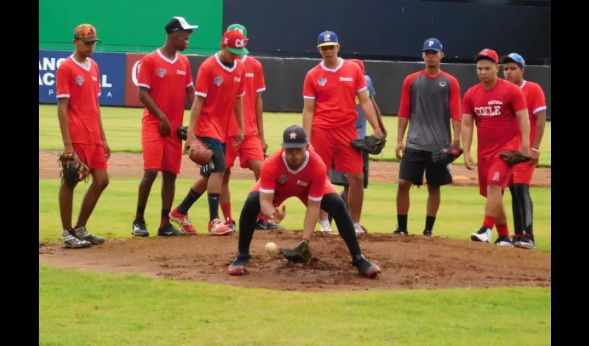 Los jugadores han entrenado en el estadio Kenny Serracín.