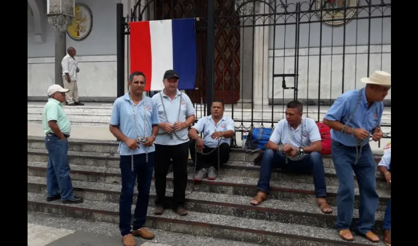 Taxistas de Veraguas protestan en Calidonia. 