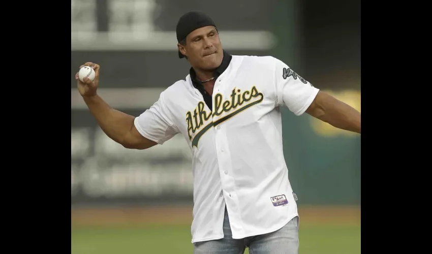 José Canseco fue investigado por el uso de esteroides en el béisbol.