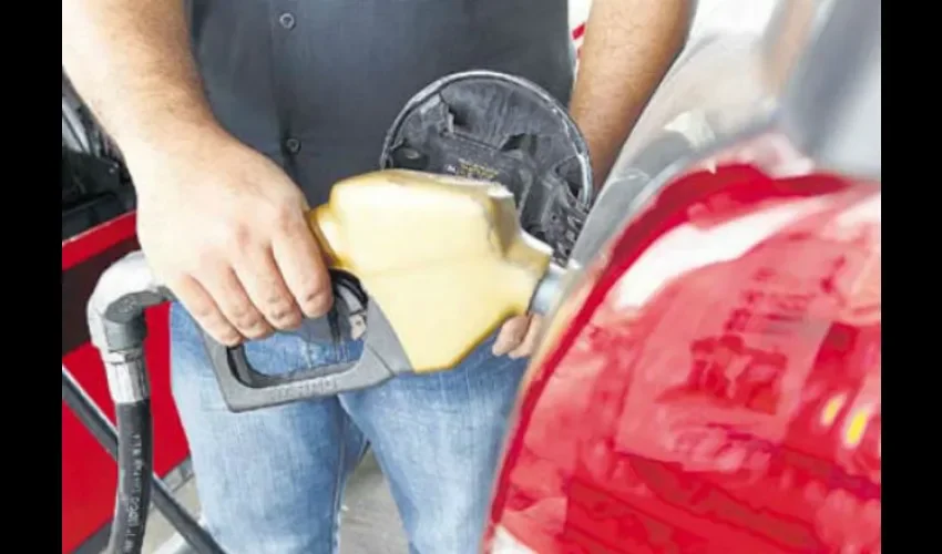 Disminuye precio del combustible en Panamá. 