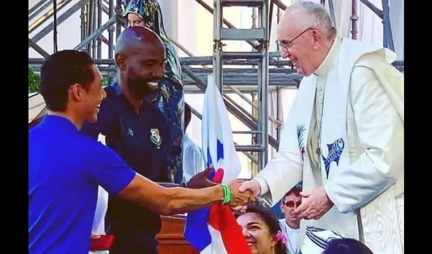  Felipe Baloy (c.) durante la Ceremonia de Acogida al papa Francisco.