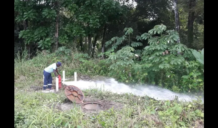  Pruebas del Idaan en el área de la Transístmica de Colón. Foto: Diómedes Sánchez