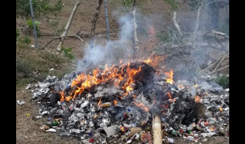 Foto ilustrativa de la quema de basura. 