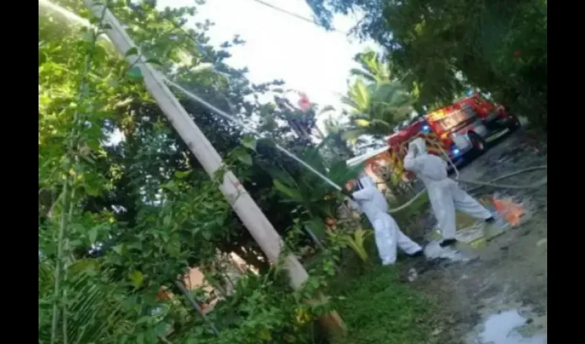 Foto ilustrativa de los bomberos en el lugar del incidente. 