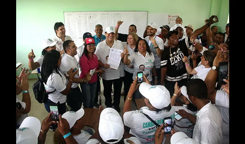 Muchos simpatizantes le acompañaron. Foto: Eric Montenegro