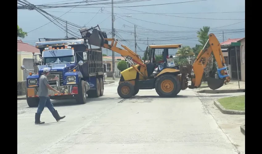 Aquí el equipo pesado que fue utilizado para retirar la basura. Foto: Ceidy Iturralde