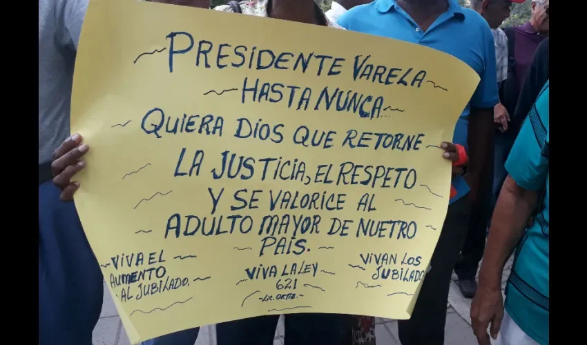 La protesta fue frente a la casa del mandatario. Foto: Jesús Simmons