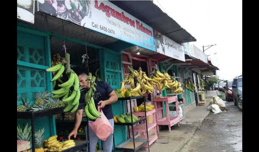 Para poder cubrir los gastos tendrían que vender el producto casi en dos balboas, mientras que las autoridades les exigen un precio de venta de 80 centavos, lo que no les resulta rentable. Foto: Thays Domínguez