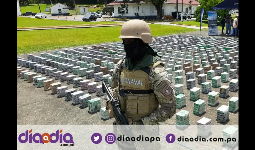 La lancha donde se transportaba la supuesta droga tenía cuatro motores de 300 caballos de fuerza. Foto: Jesús Simmons