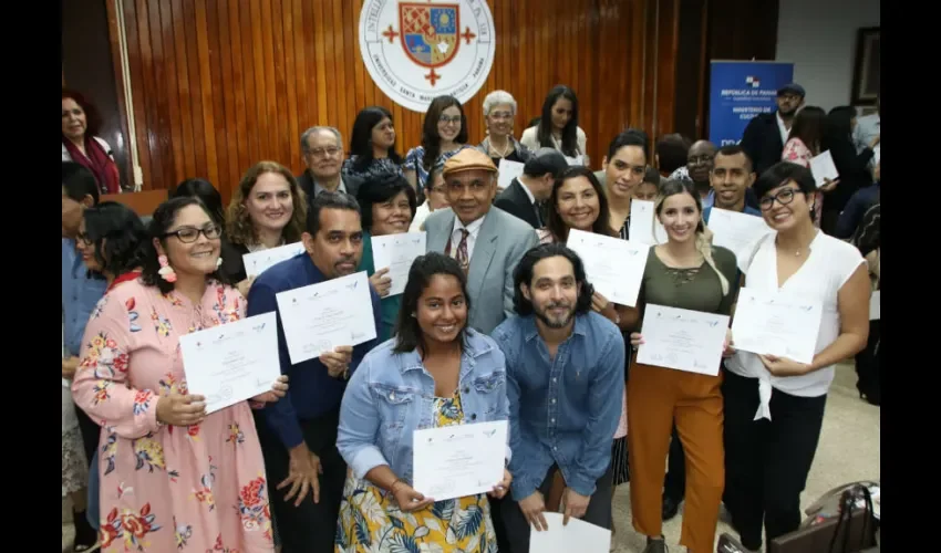 Foto ilustrativa de los participantes. 