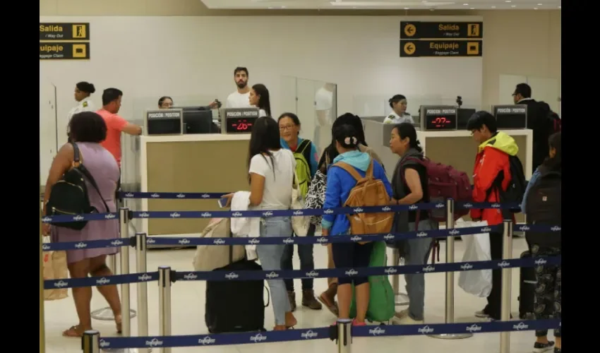 Foto ilustrativa de extranjeros llegando a Panamá. 