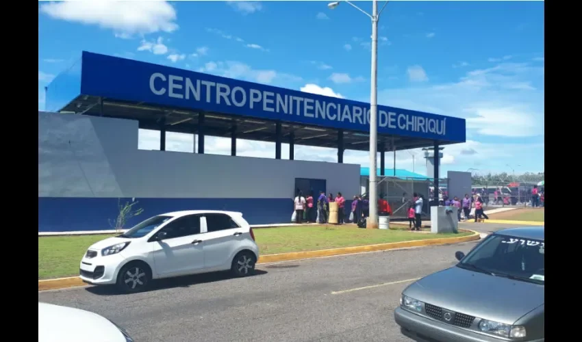 El hecho penal ocurrió el 7 de septiembre de 2019, en horas de madrugada, cuando estas dos personas en estado de embriaguez ingresan a un bar ubicado en el corregimiento de Santo Domingo y luego de sostener una discusión con la vendedora del local, el guardia de seguridad del comercio interviene para mediar.