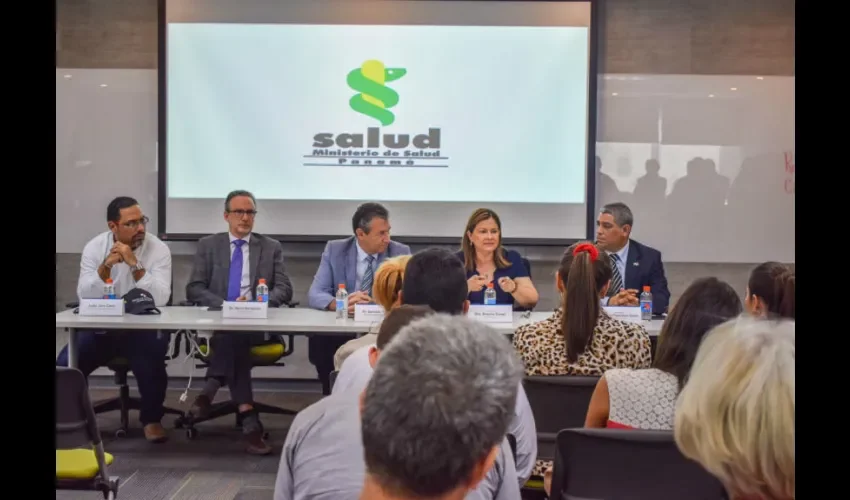 La reunión contó con la participación de la Ministra de Salud Rosario Turner, el viceministro Luis Francisco Sucre, Gerardo Alfaro, director de la Organización Panamericana de la Salud OPS y el CEO de Panamá Pacífico, Henry Kardonski.