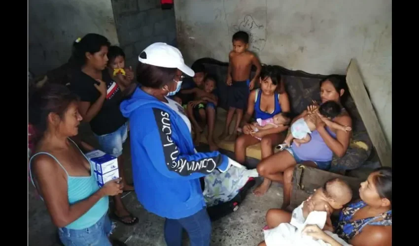 El Minsa instaló en la casa comunal un puesto para la toma de muestras de hisopado a la población para detectar la mayor cantidad de pacientes con el Covid-19.