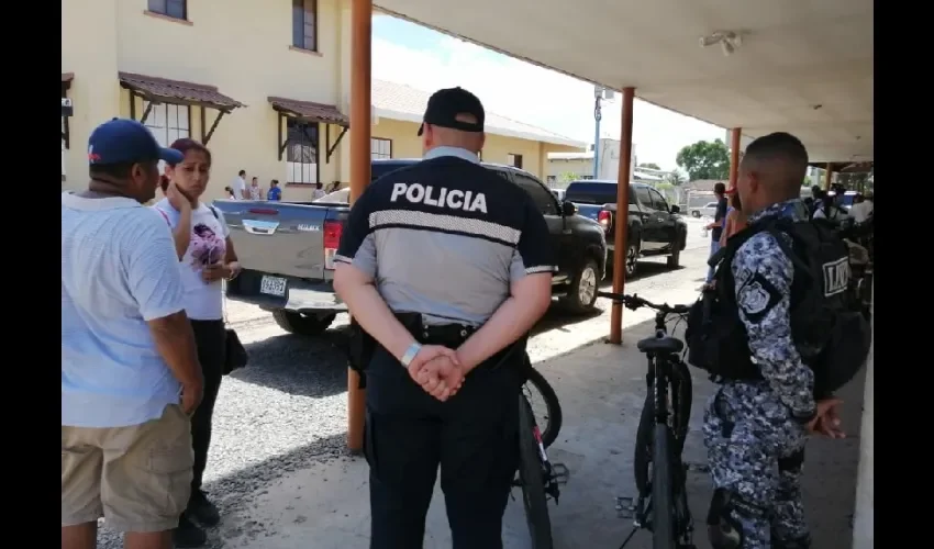 Foto ilustrativa de unidades de la Policía Nacional realizando patrullas en las calles. 