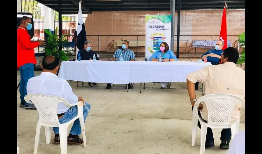 Foto ilustrativa de la reunión. 