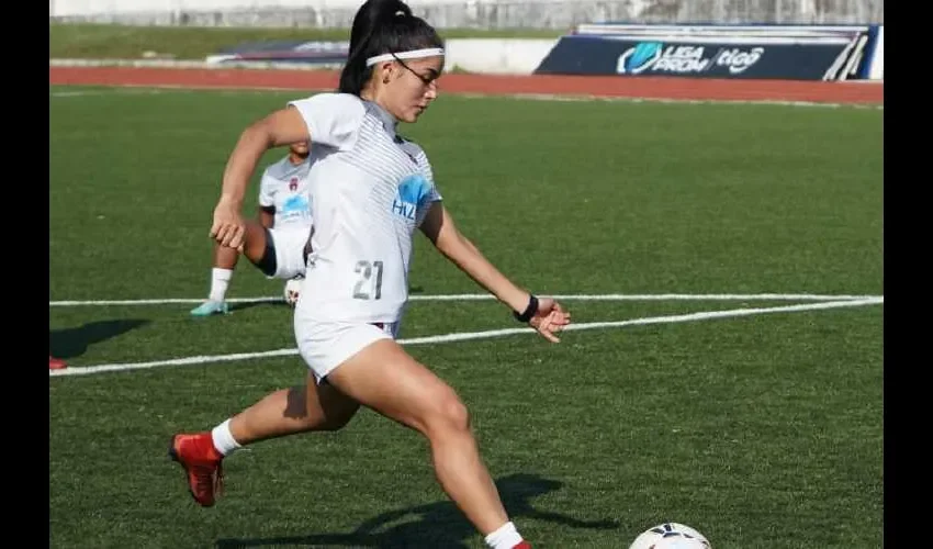 Las mujeres tienen igual o mayor capacidad para el fútbol. 