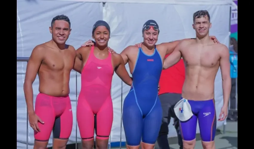 Foto ilustrativa de los participantes. 