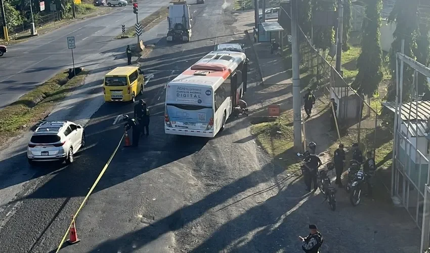 El área fue acordonada por las autoridades. 