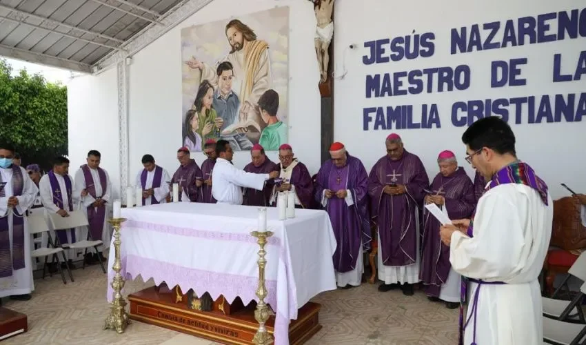 El obispo recomienda leer la oración en todas las parroquias. 